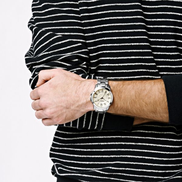  Inspired by the simplicity of vintage timepieces, our Grant watch has a classic appeal. We love the polished stainless steel and roman numeral indexes. This Grant watch also features a three hand movement. 