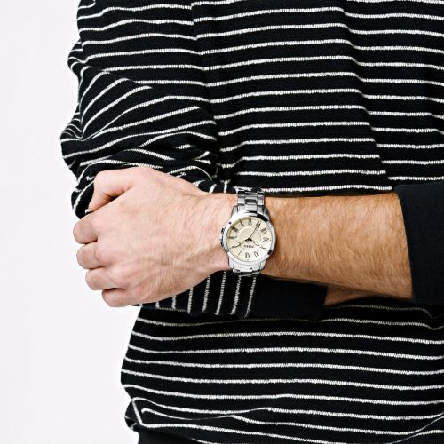  Inspired by the simplicity of vintage timepieces, our Grant watch has a classic appeal. We love the polished stainless steel and roman numeral indexes. This Grant watch also features a three hand movement. 